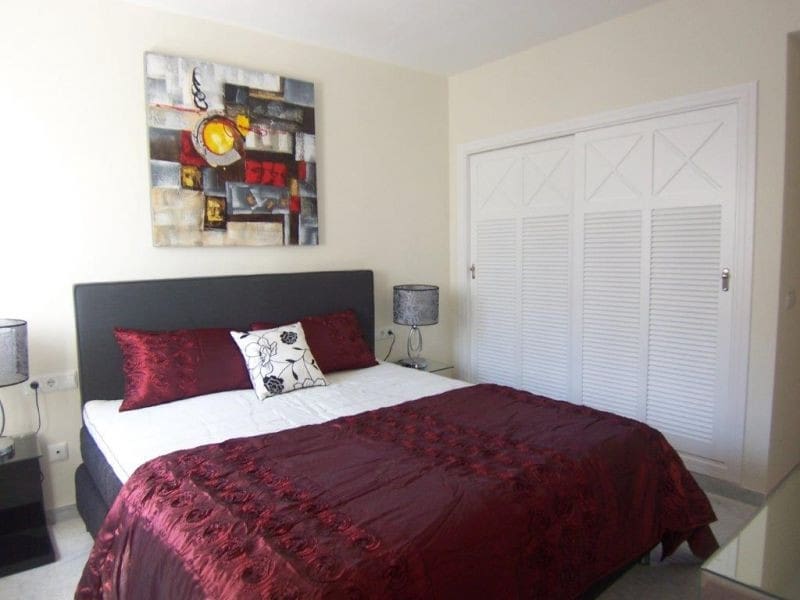 Apartamento de 2 habitaciones en Puerto Banus en venta con piscina - 605.000 € (Ref: 9725236)