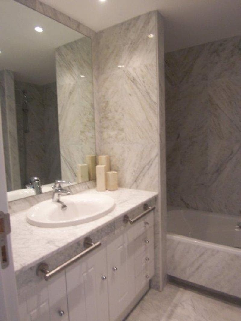 Apartamento de 2 habitaciones en Puerto Banus en venta con piscina - 605.000 € (Ref: 9725236)