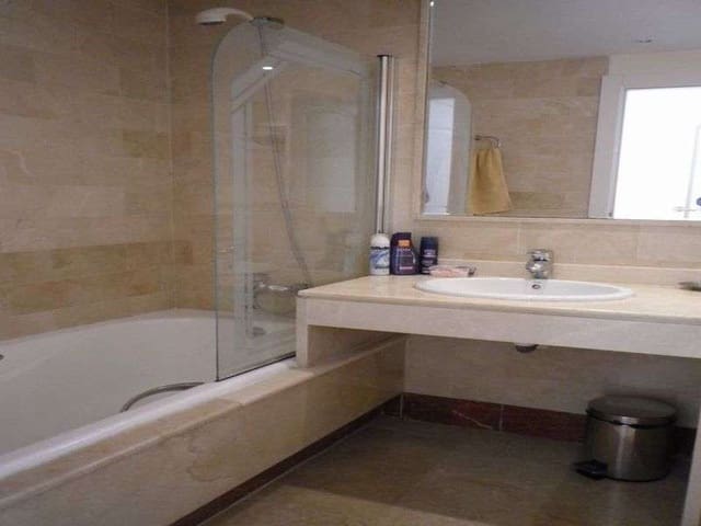 Apartamento de 2 habitaciones en Golden Mile, Marbella en venta con piscina - 347.500 € (Ref: 9725243)