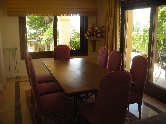 5 soveværelse Villa til salg i Marbella med swimmingpool garage - € 1.500.000 (Ref: 9725287)