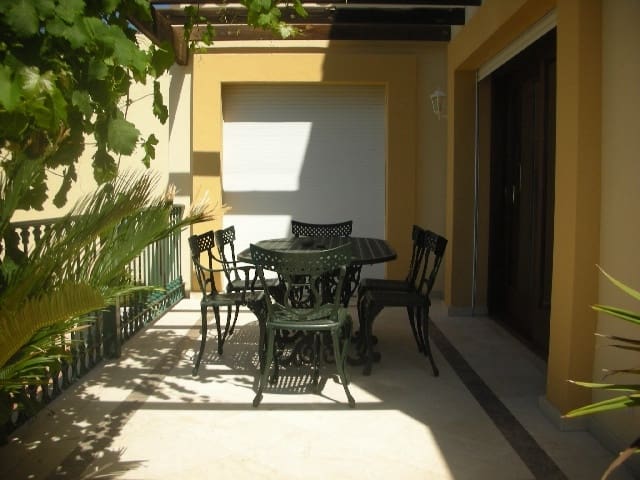 5 soveværelse Villa til salg i Marbella med swimmingpool garage - € 1.500.000 (Ref: 9725287)