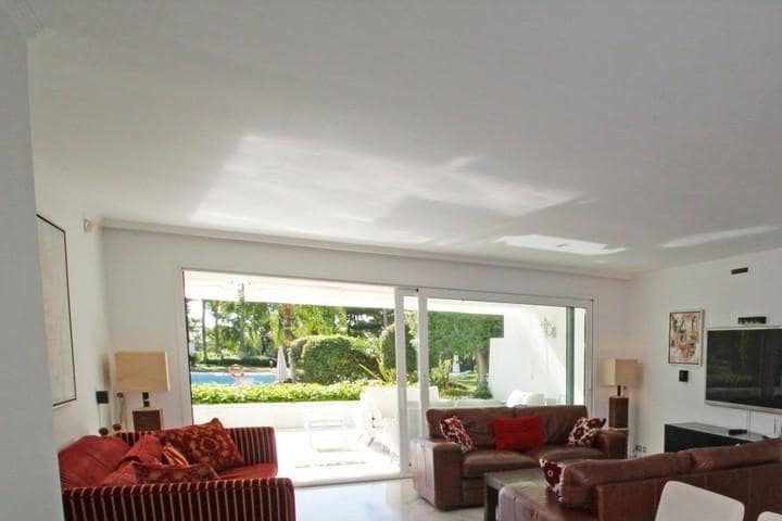 3 bedroom Apartment for sale in Marbella with pool garage - € 995,000 (Ref: 9725290)