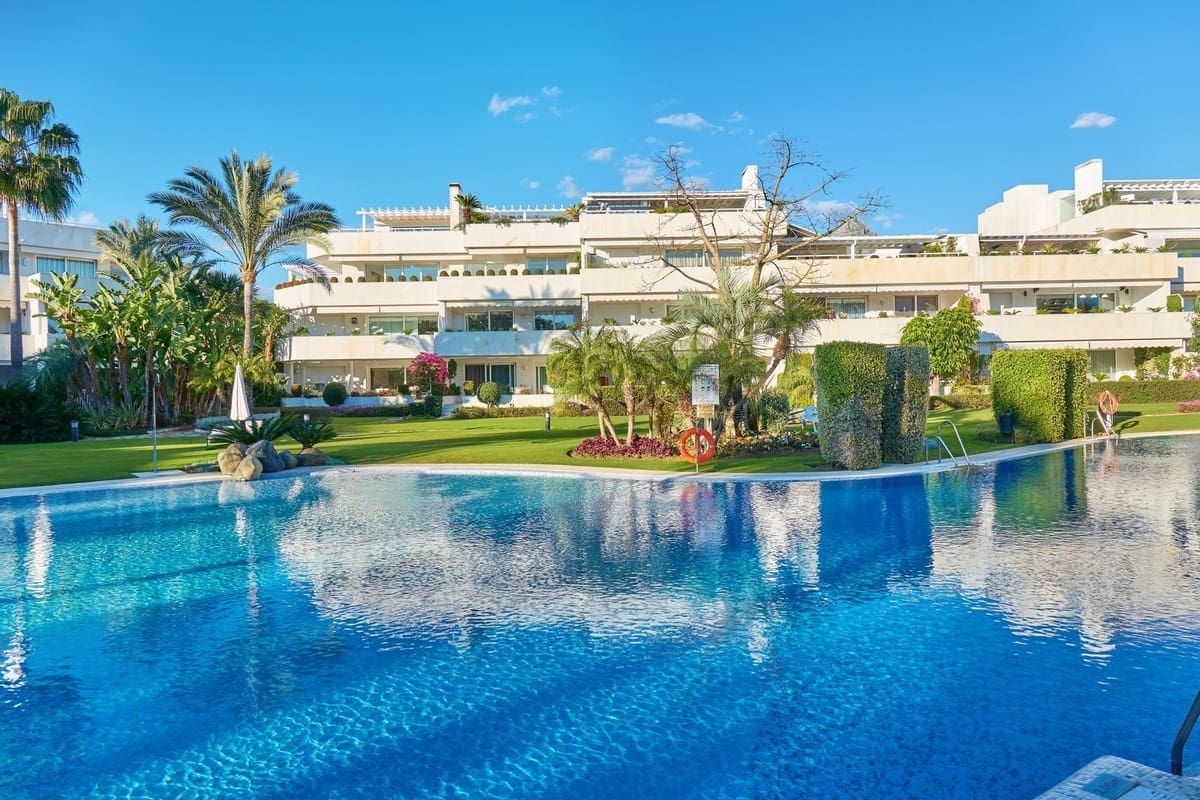3 bedroom Apartment for sale in Marbella with pool garage - € 995,000 (Ref: 9725290)