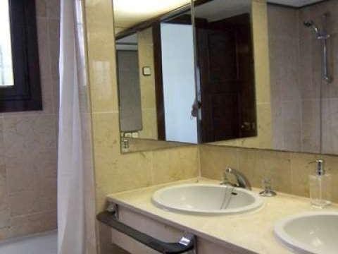 3 sypialnia Penthouse na sprzedaż w Marbella z basenem - 339 000 € (Ref: 9725291)