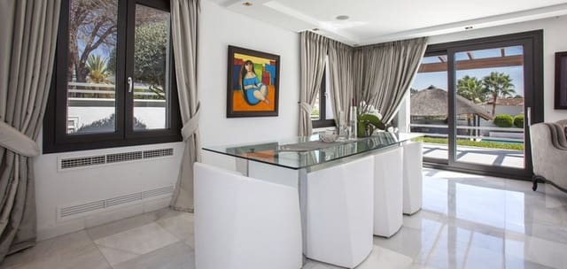 5 Zimmer Villa zu verkaufen in Marbella mit Pool Garage - 2.495.000 € (Ref: 9725292)