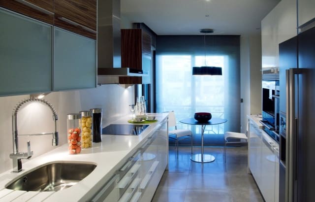 2 slaapkamer Appartement te koop in Estepona met zwembad garage - € 900.000 (Ref: 9725296)