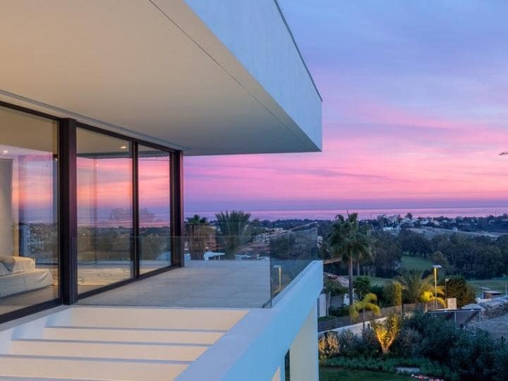 4 Zimmer Villa zu verkaufen in Benahavis mit Pool Garage - 2.000.000 € (Ref: 9725301)