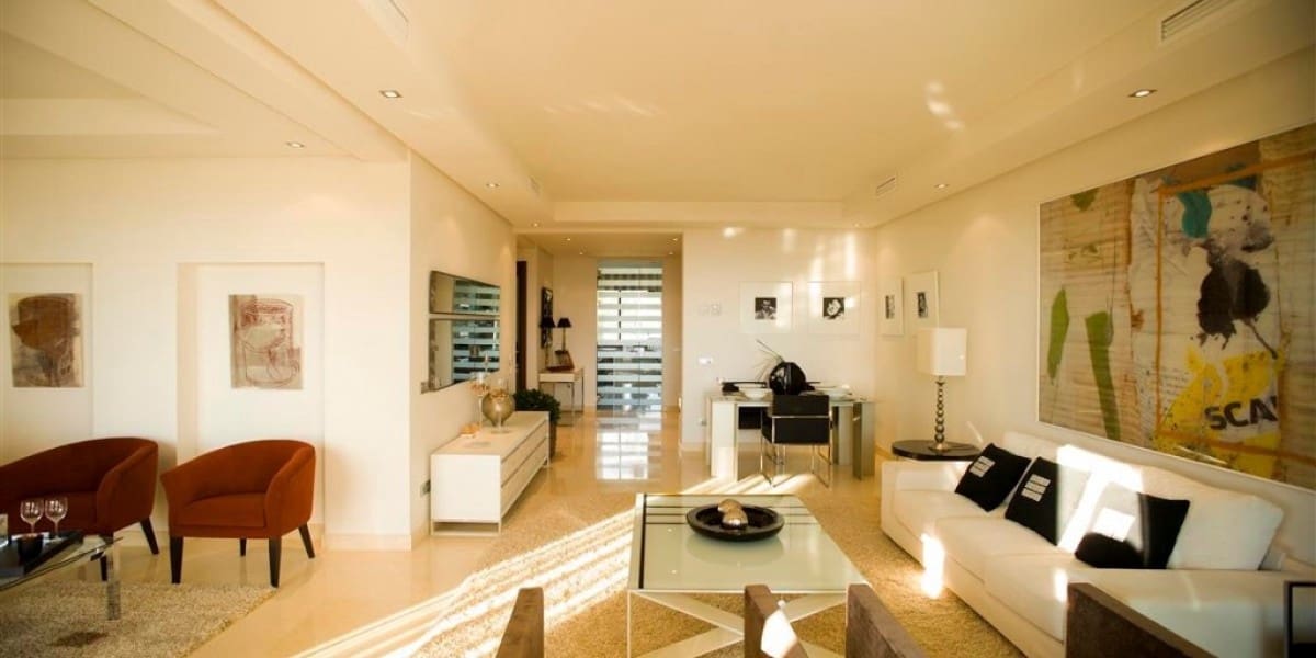 2 bedroom Apartment for sale in Benahavis with pool - € 350,000 (Ref: 9725304)