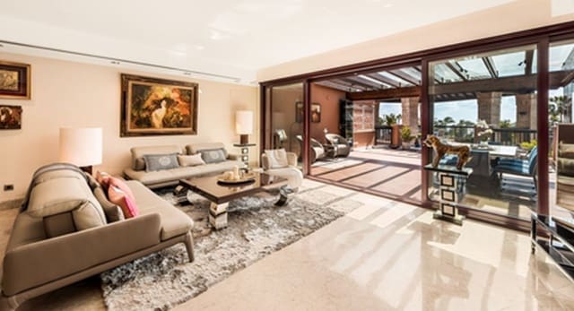 3 bedroom Penthouse for sale in Marbella with pool - € 1,595,000 (Ref: 9725309)