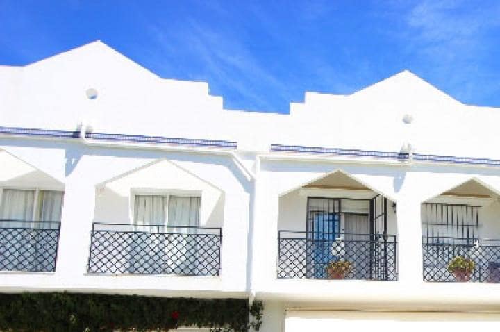 4 chambre Maison de Ville à vendre à Marbella avec piscine - 490 000 € (Ref: 9725313)