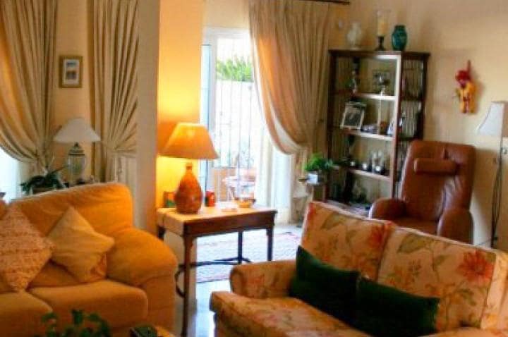 4 chambre Maison de Ville à vendre à Marbella avec piscine - 490 000 € (Ref: 9725313)