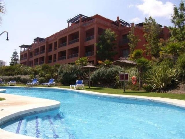 Apartamento de 2 habitaciones en Estepona en venta con piscina garaje - 299.000 € (Ref: 9725314)