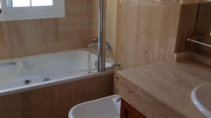 5 sovrum Villa till salu i Marbella med pool garage - 1 490 000 € (Ref: 9725328)