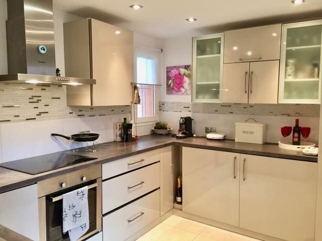 4 bedroom Apartment for sale in Marbella with pool - € 475,000 (Ref: 9725329)