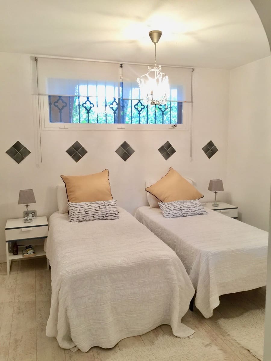 4 bedroom Apartment for sale in Marbella with pool - € 475,000 (Ref: 9725329)