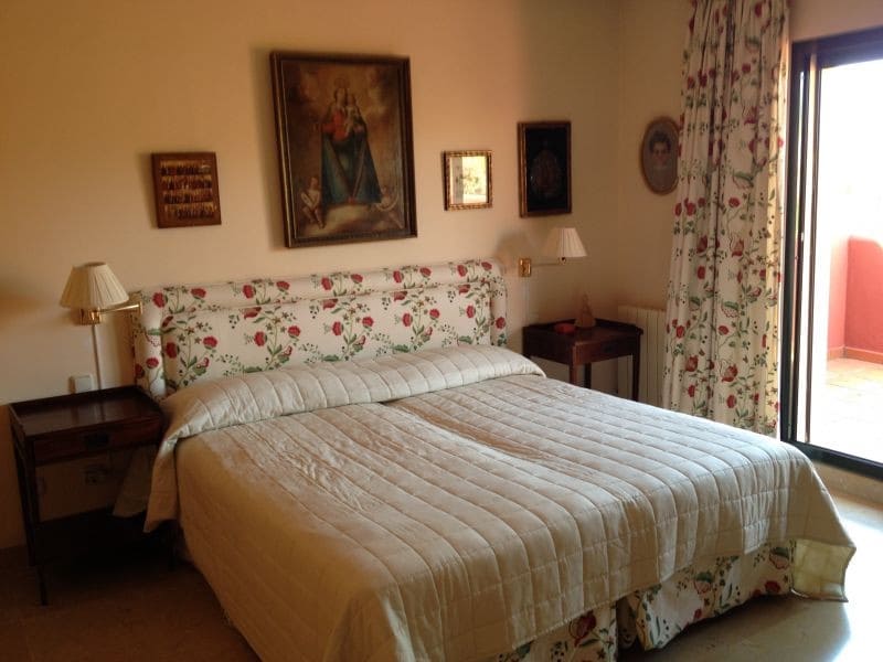 4 bedroom Townhouse for sale in Marbella with pool garage - € 599,500 (Ref: 9725336)