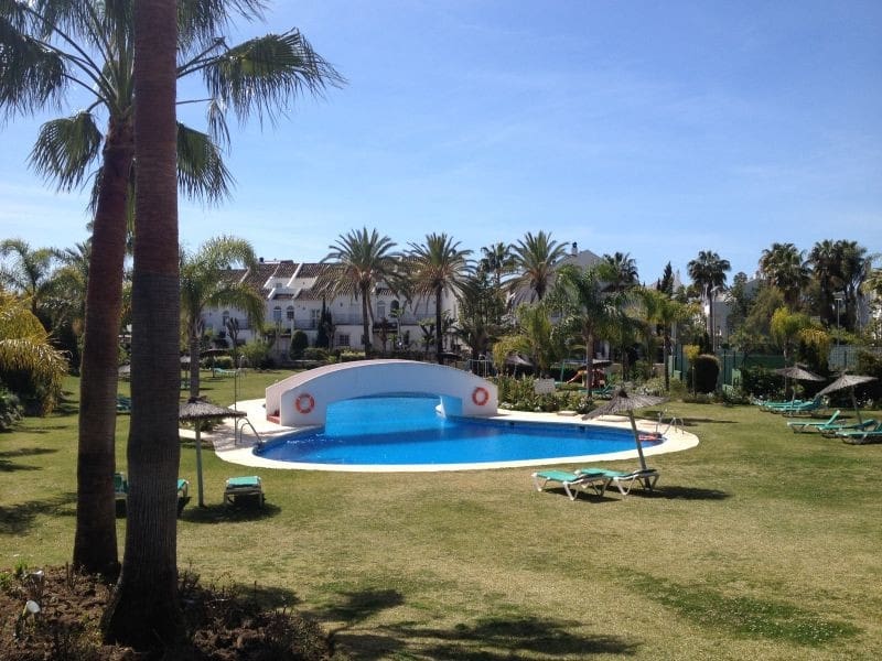 4 bedroom Townhouse for sale in Marbella with pool garage - € 599,500 (Ref: 9725336)
