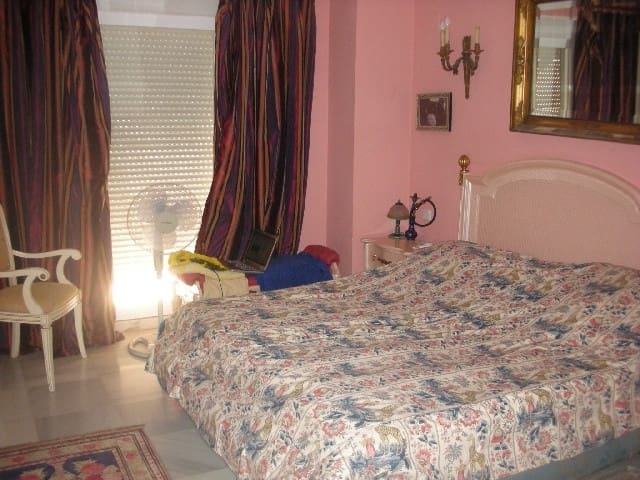 4 soverom Hus til salgs i Marbella med svømmebasseng garasje - € 365 000 (Ref: 9725337)