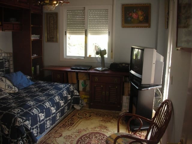 4 soverom Hus til salgs i Marbella med svømmebasseng garasje - € 365 000 (Ref: 9725337)