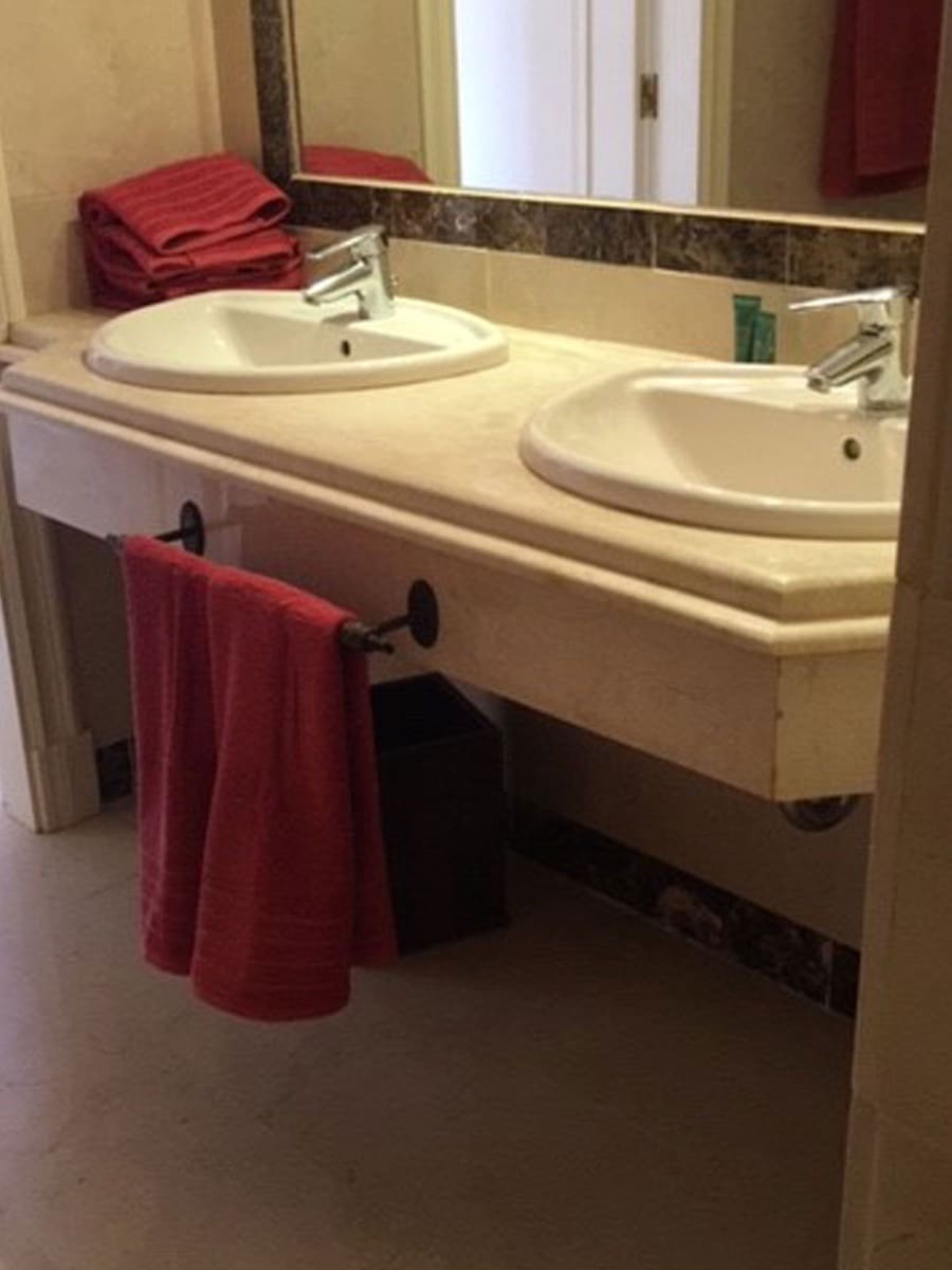 5 Zimmer Villa zu verkaufen in Puerto Banus mit Pool - 1.195.000 € (Ref: 9725339)