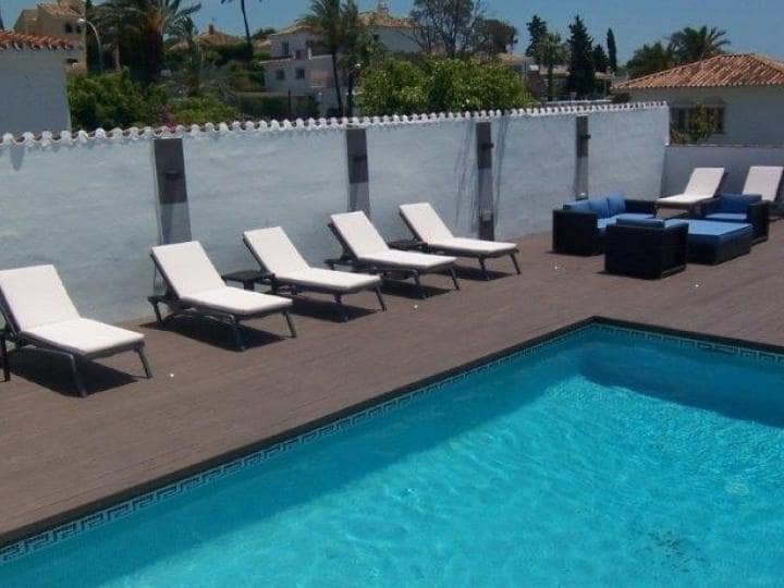 5 quarto Moradia para venda em Marbella com piscina garagem - 999 000 € (Ref: 9725341)