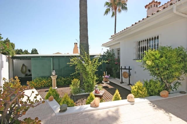 5 Zimmer Villa zu verkaufen in Marbella mit Pool Garage - 749.000 € (Ref: 9725342)
