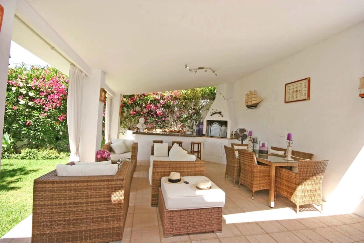 5 Zimmer Villa zu verkaufen in Marbella mit Pool Garage - 749.000 € (Ref: 9725342)