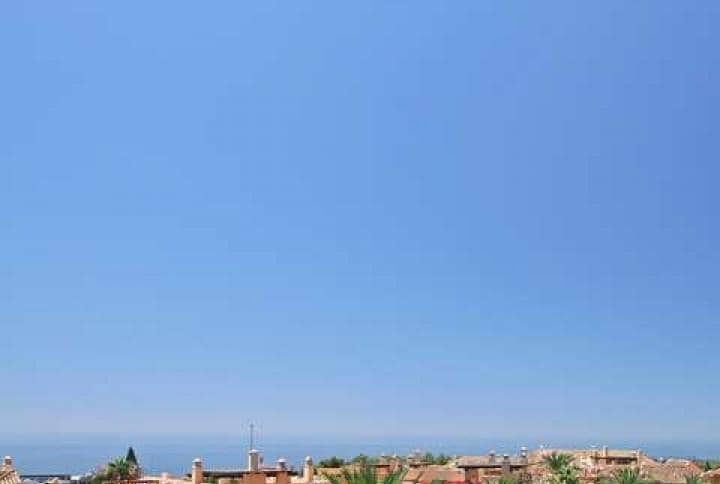 2 quarto Penthouse para venda em Marbella com piscina garagem - 1 100 000 € (Ref: 9725349)