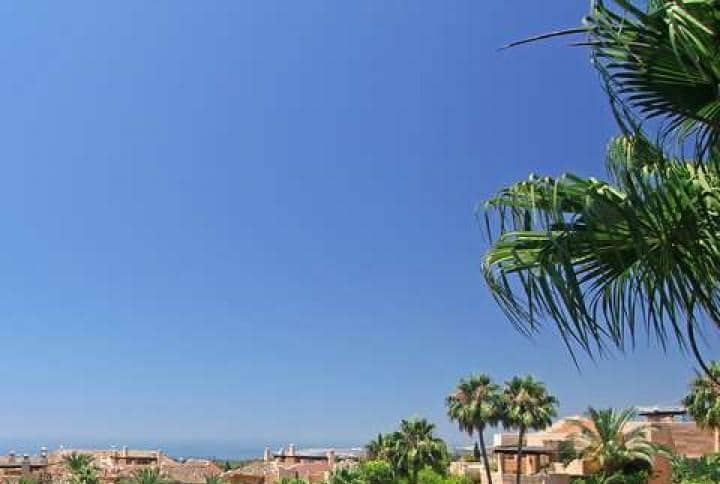2 quarto Penthouse para venda em Marbella com piscina garagem - 1 100 000 € (Ref: 9725349)
