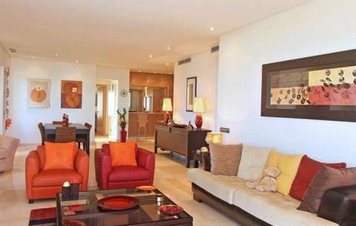 2 quarto Penthouse para venda em Marbella com piscina garagem - 1 100 000 € (Ref: 9725349)