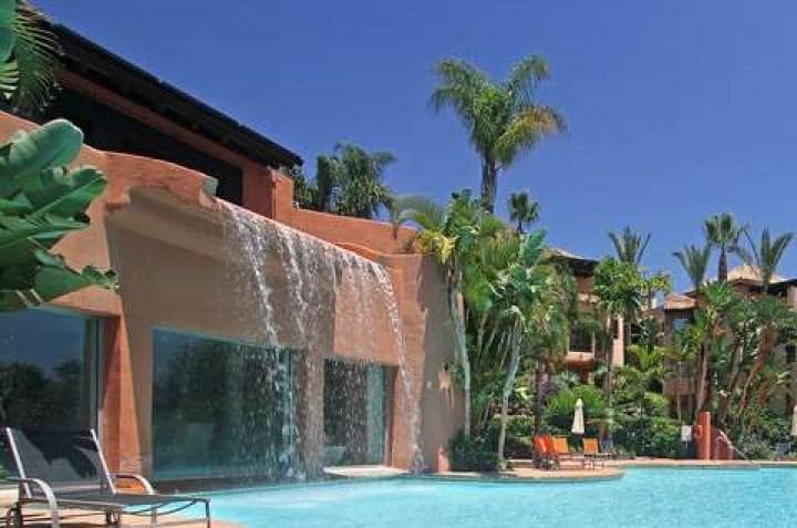 2 quarto Penthouse para venda em Marbella com piscina garagem - 1 100 000 € (Ref: 9725349)