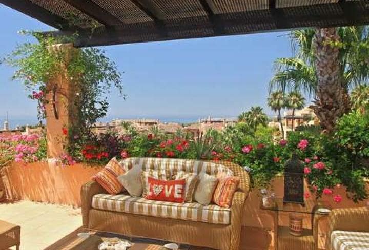 2 quarto Penthouse para venda em Marbella com piscina garagem - 1 100 000 € (Ref: 9725349)