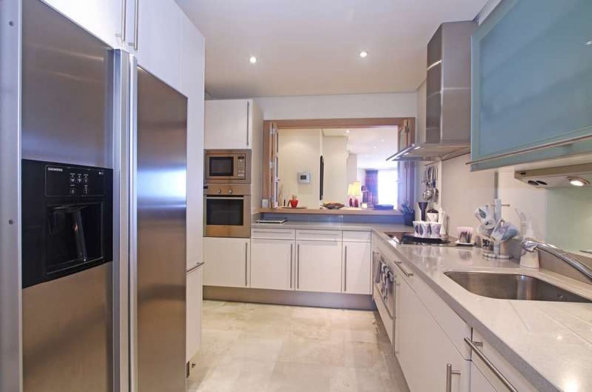 2 quarto Penthouse para venda em Marbella com piscina garagem - 1 100 000 € (Ref: 9725349)