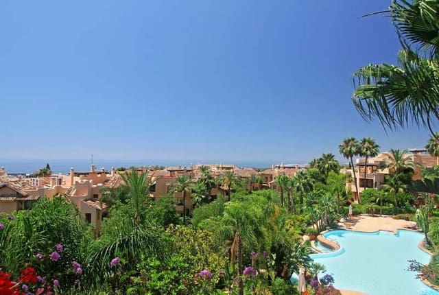 2 quarto Penthouse para venda em Marbella com piscina garagem - 1 100 000 € (Ref: 9725349)