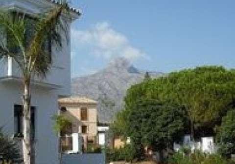 5 Zimmer Villa zu verkaufen in Marbella mit Pool Garage - 1.950.000 € (Ref: 9725350)