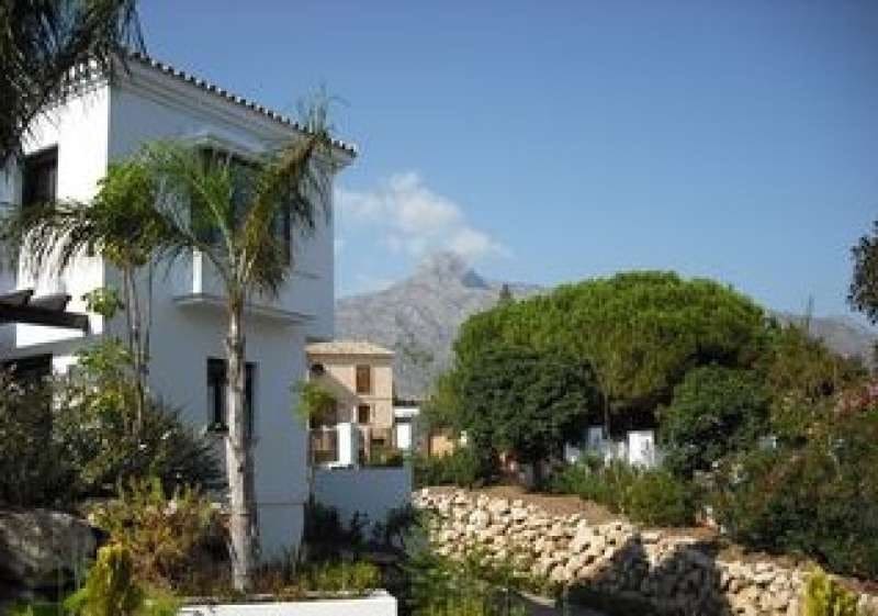 5 Zimmer Villa zu verkaufen in Marbella mit Pool Garage - 1.950.000 € (Ref: 9725350)