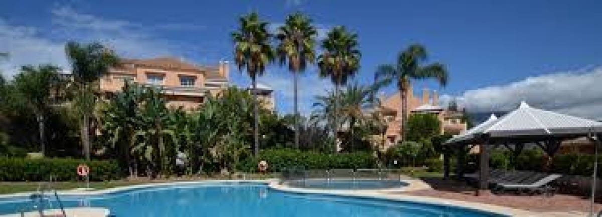 3 sovrum Lägenhet till salu i Marbella med pool garage - 460 000 € (Ref: 9725353)