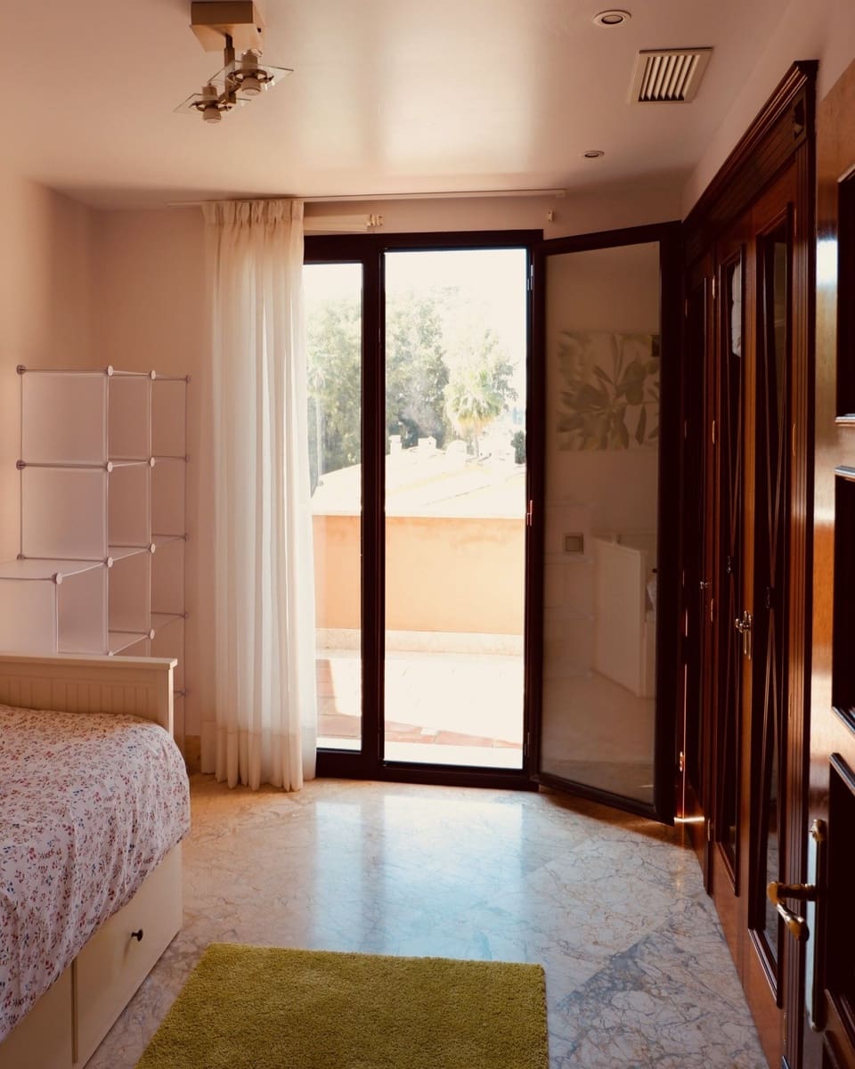 Ático de 3 habitaciones en Marbella en venta con piscina garaje - 1.300.000 € (Ref: 9725358)