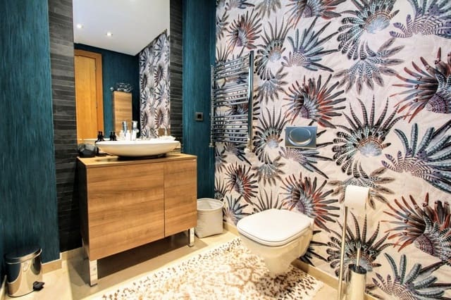 2 soverom Leilighet til salgs i Marbella med svømmebasseng garasje - € 790 000 (Ref: 9725361)