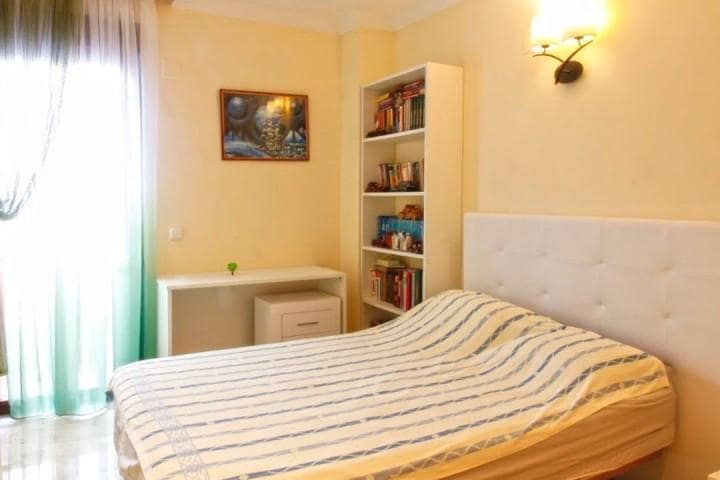 Apartamento de 3 habitaciones en Estepona en venta con piscina garaje - 410.000 € (Ref: 9725362)