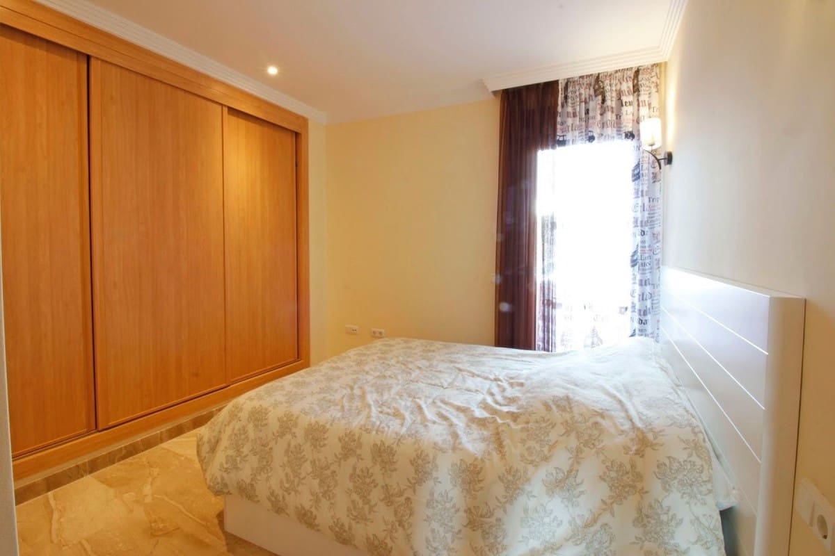 Apartamento de 3 habitaciones en Estepona en venta con piscina garaje - 410.000 € (Ref: 9725362)