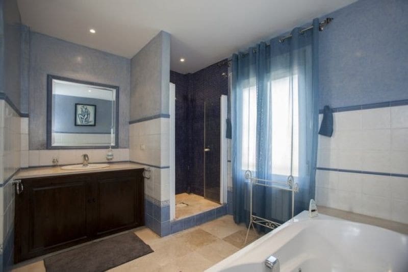 4 soverom Villa til salgs i Marbella med svømmebasseng garasje - € 849 000 (Ref: 9725366)