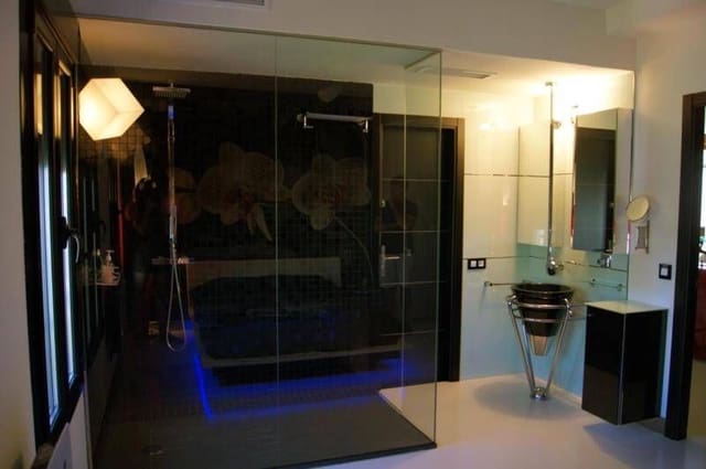 2 soveværelse Lejlighed til salg i Puerto Banus, Marbella med swimmingpool garage - € 780.000 (Ref: 9725370)