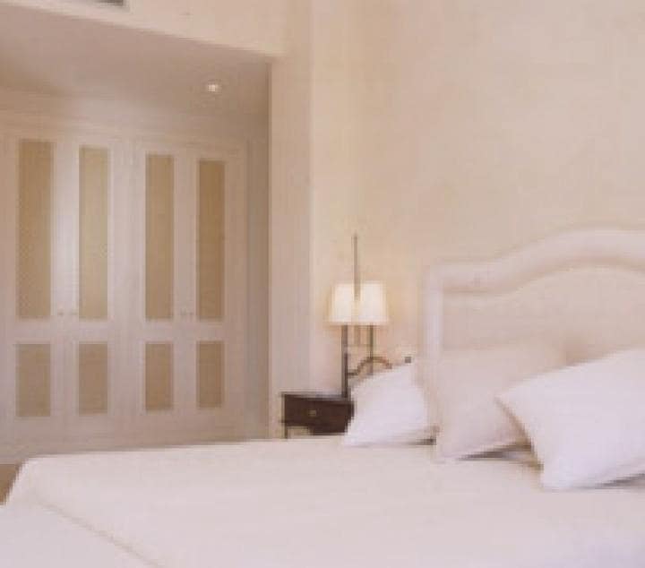 3 bedroom Apartment for sale in Marbella with pool - € 1,100,000 (Ref: 9725373)