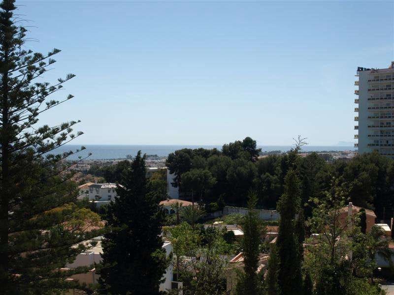 4 bedroom Townhouse for sale in Marbella with pool - € 899,000 (Ref: 9725375)