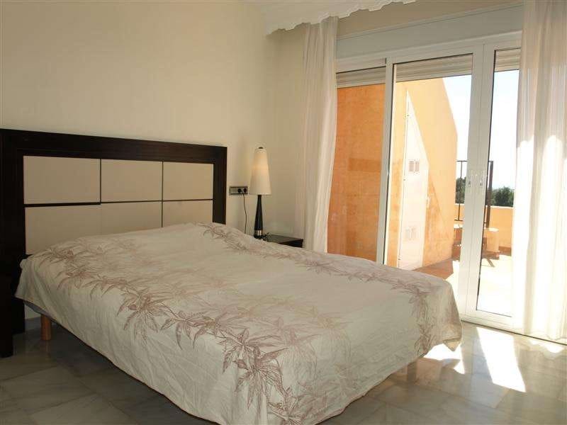 4 bedroom Townhouse for sale in Marbella with pool - € 899,000 (Ref: 9725375)