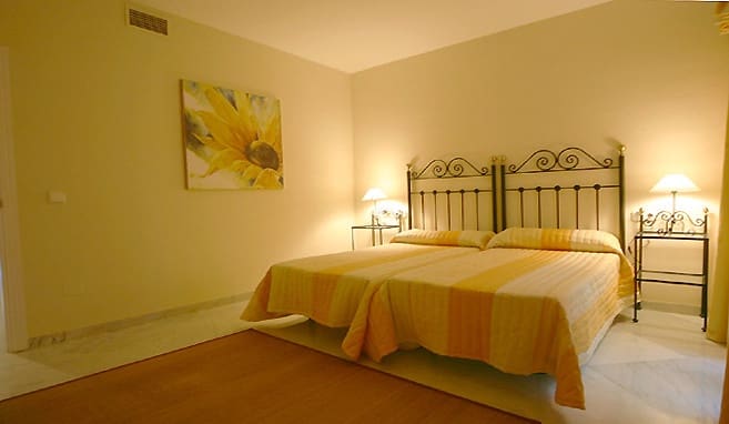 Apartamento de 3 habitaciones en Marbella en venta con piscina - 895.000 € (Ref: 9725376)