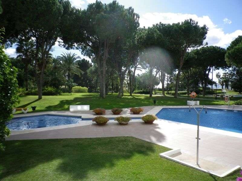 Apartamento de 3 habitaciones en Marbella en venta con piscina - 895.000 € (Ref: 9725376)