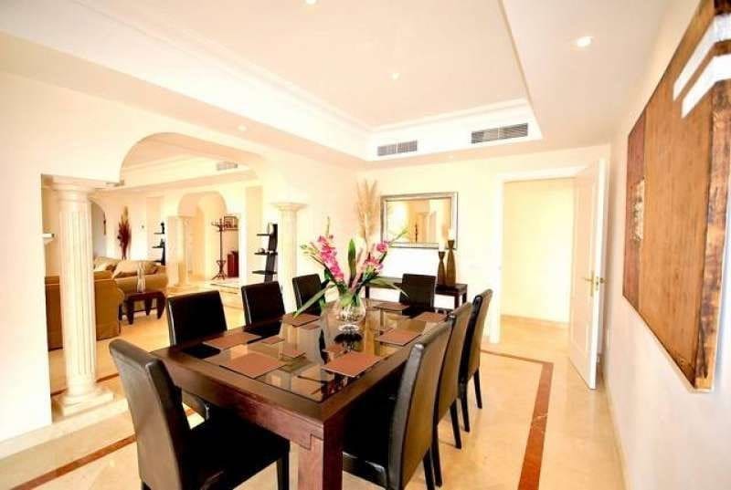 7 soverom Villa til salgs i Marbella med svømmebasseng garasje - € 2 450 000 (Ref: 9725377)