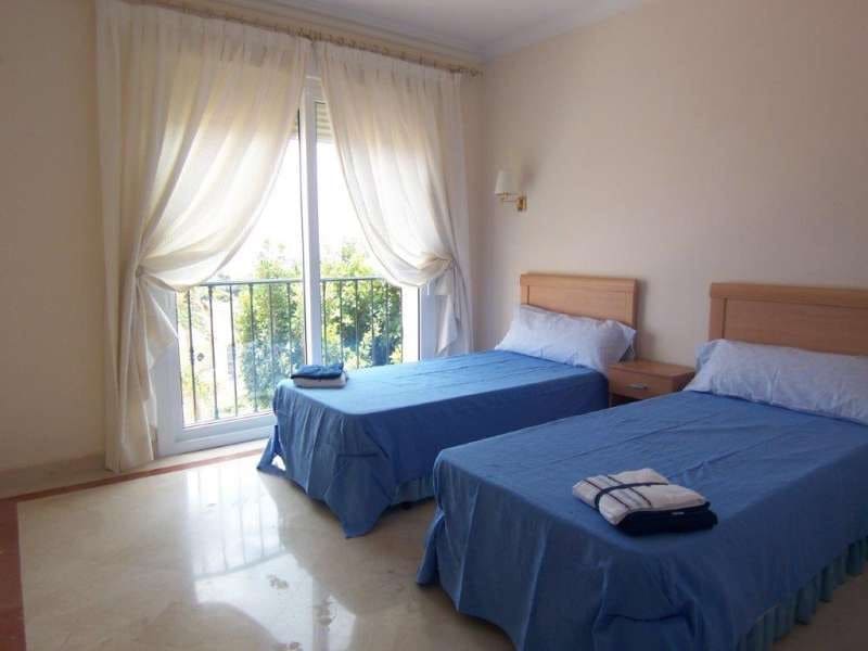 7 soverom Villa til salgs i Marbella med svømmebasseng garasje - € 2 450 000 (Ref: 9725377)